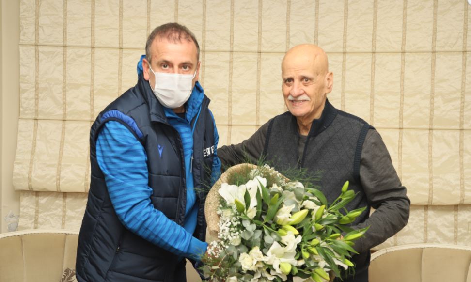 Abdullah Avcı’dan Efsane Teknik Direktör Ahmet Suat Özyazıcı’yı Evinde Ziyaret Etti