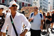 Binlerce Hırvat ve Sırp, Corona Kısıtlamalarına Karşı Gösteri Yapıyor