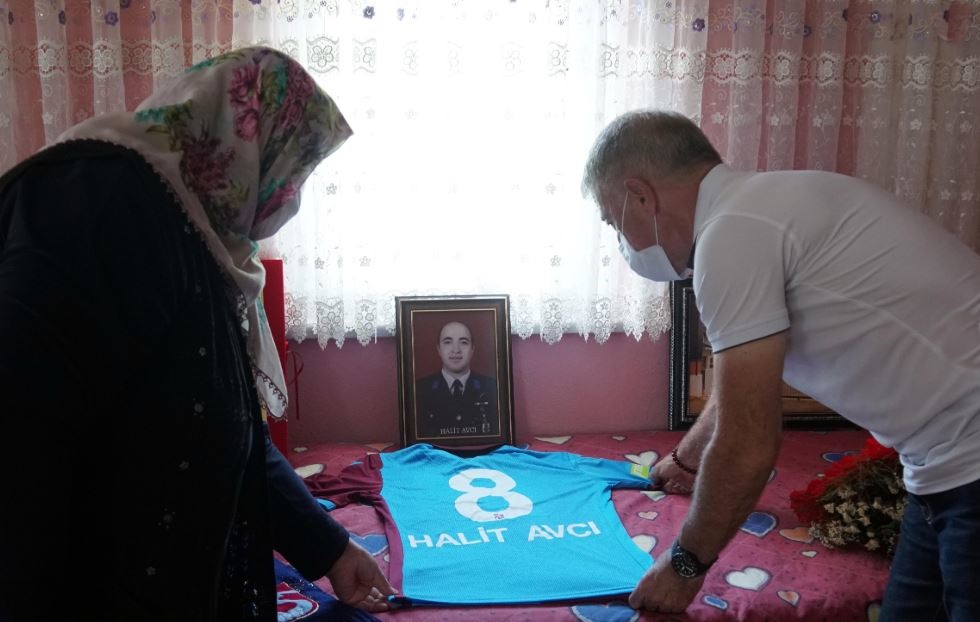 Ahmet Ağaoğlu Şehit Halit Avcı’nın ailesini ziyaret etti