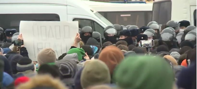 Navalnıy'nin Çağrısıyla Meydanlara Çıkan Eylemcilere Polis Müdahale Ediyor